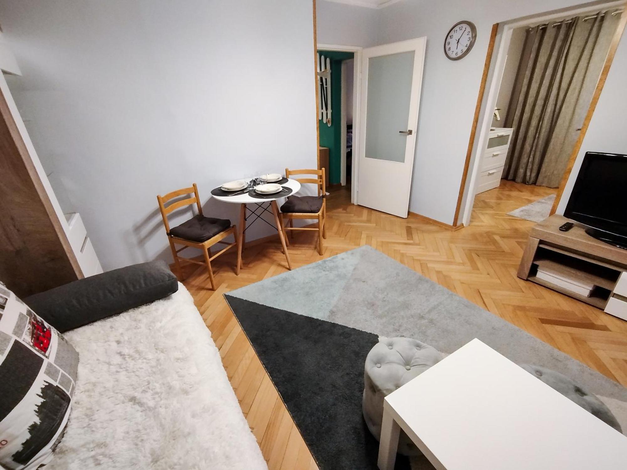 New Fifth Apartment *