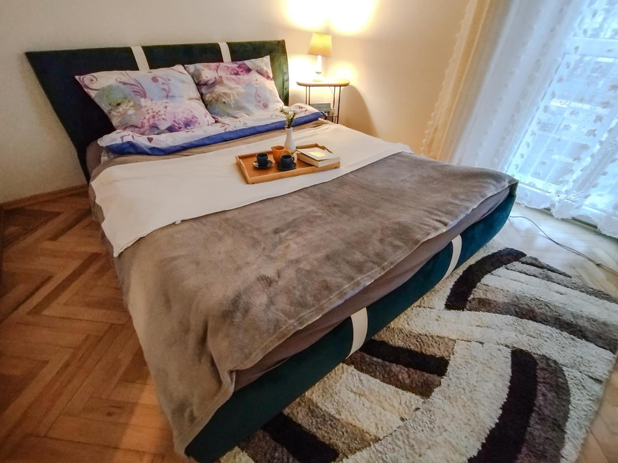 New Fifth Apartment *