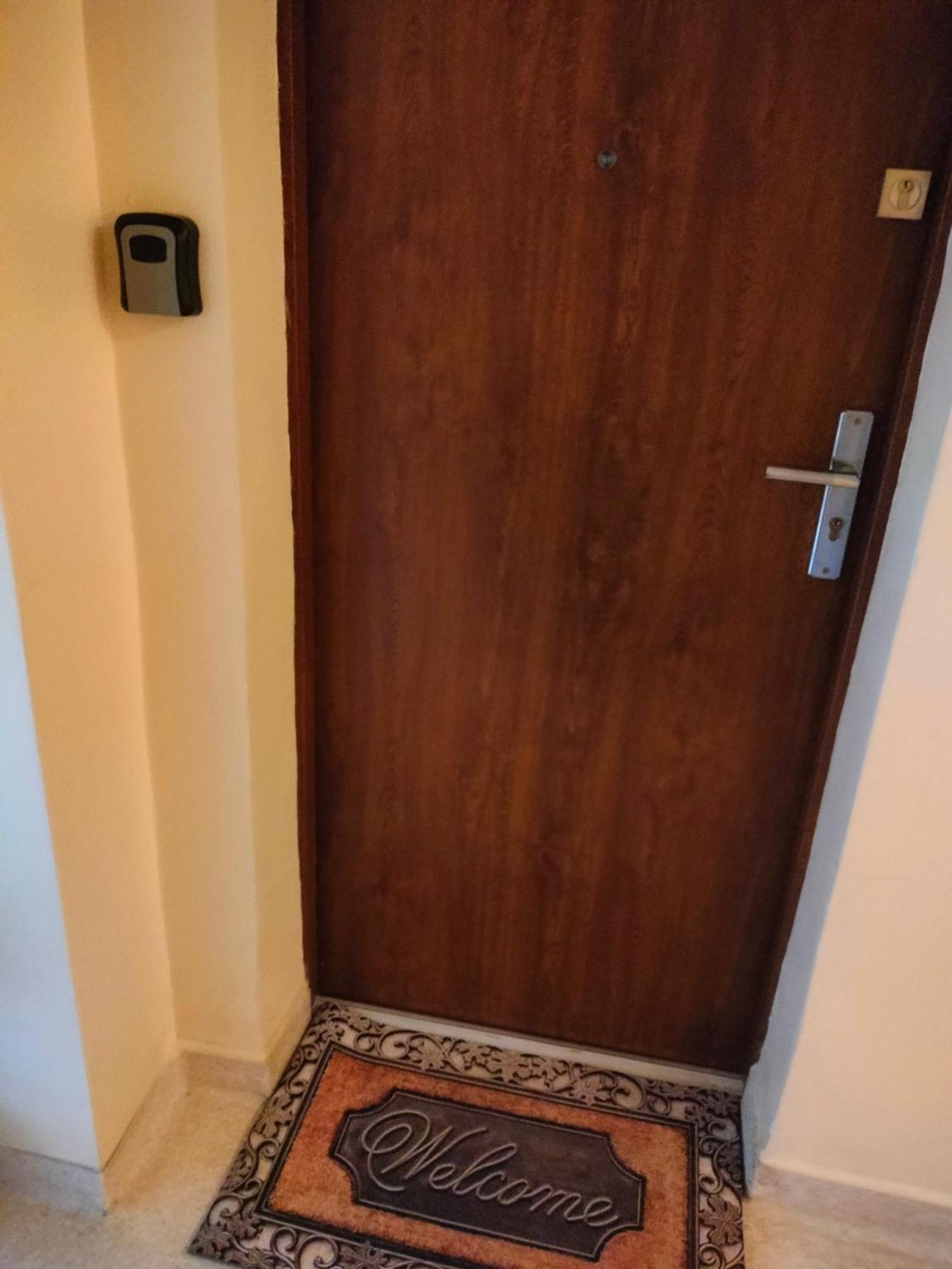 New Fifth Apartment *